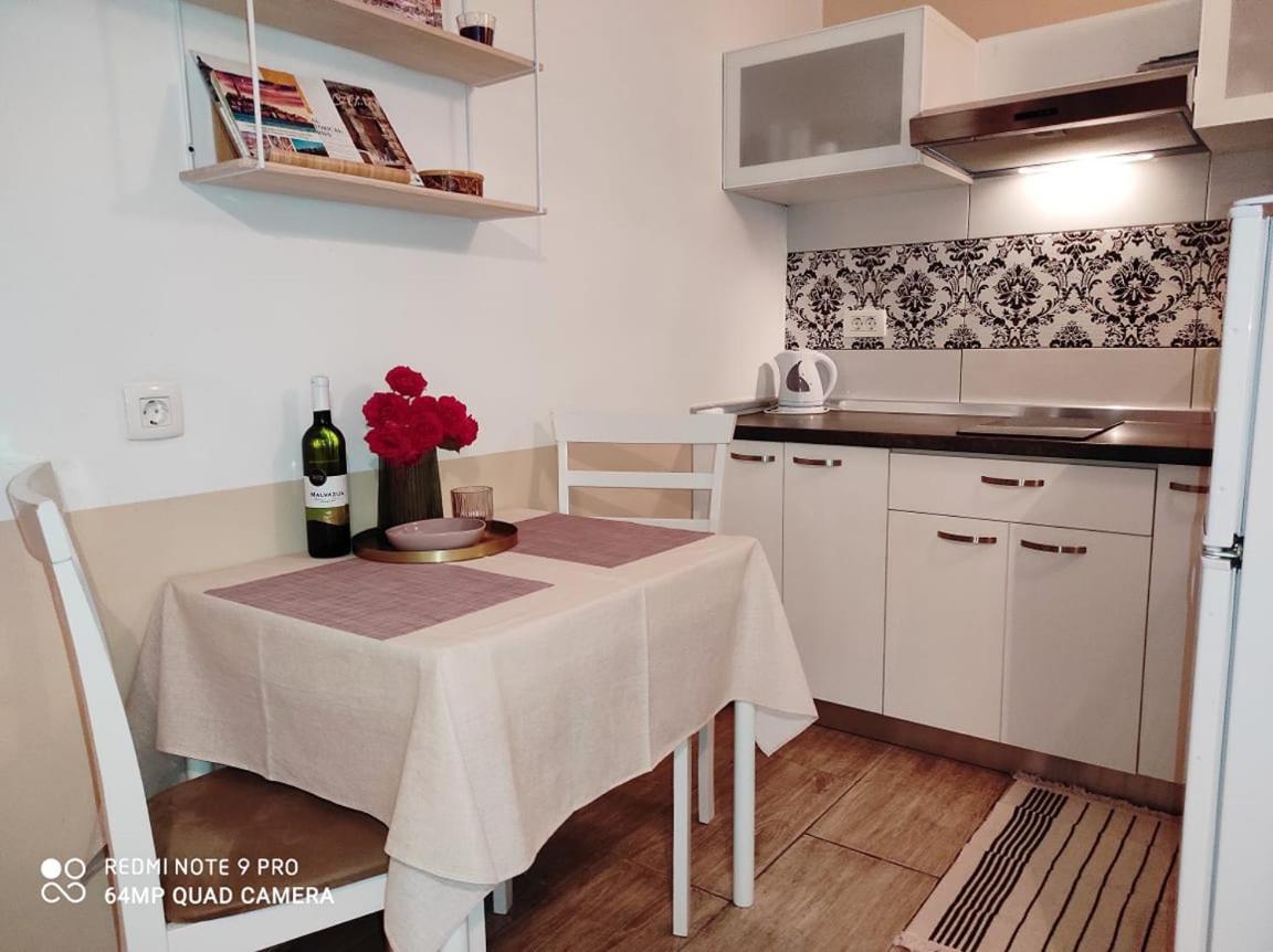 Nice Apartment In The City Center โรวีน ภายนอก รูปภาพ