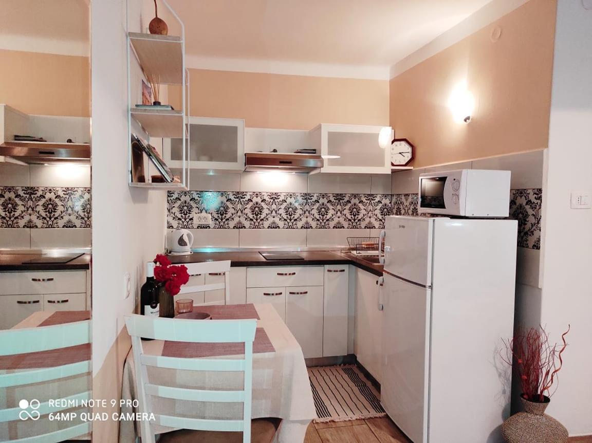 Nice Apartment In The City Center โรวีน ภายนอก รูปภาพ