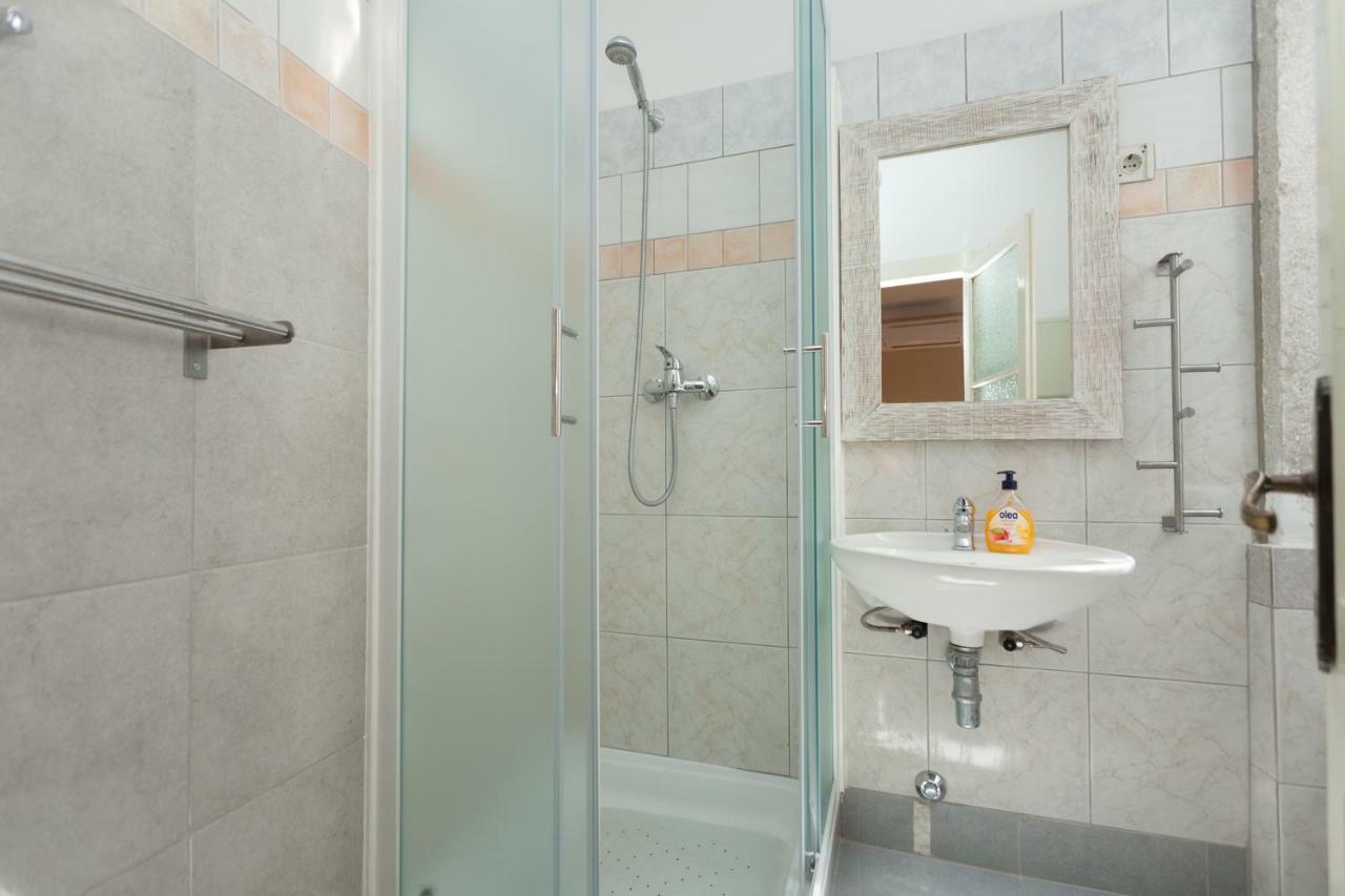 Nice Apartment In The City Center โรวีน ภายนอก รูปภาพ