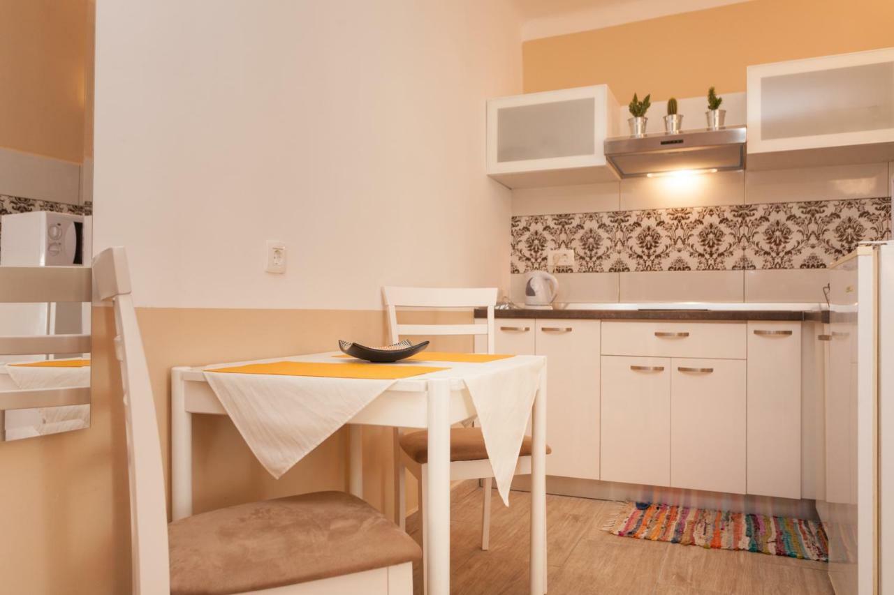 Nice Apartment In The City Center โรวีน ภายนอก รูปภาพ
