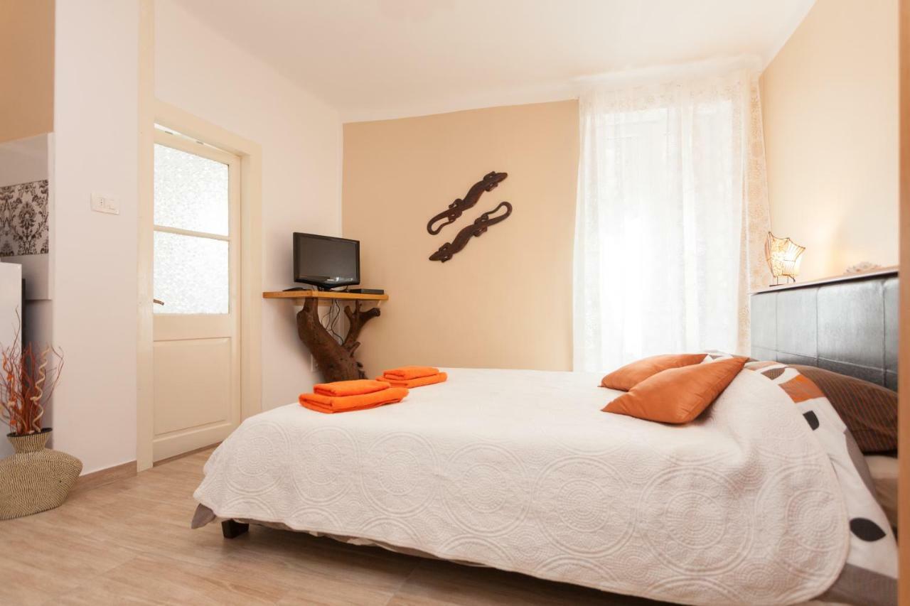Nice Apartment In The City Center โรวีน ภายนอก รูปภาพ