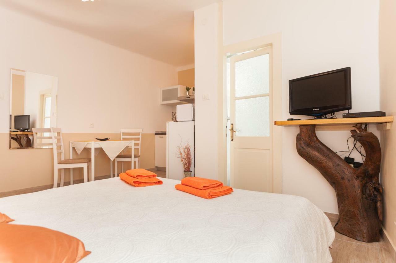 Nice Apartment In The City Center โรวีน ภายนอก รูปภาพ