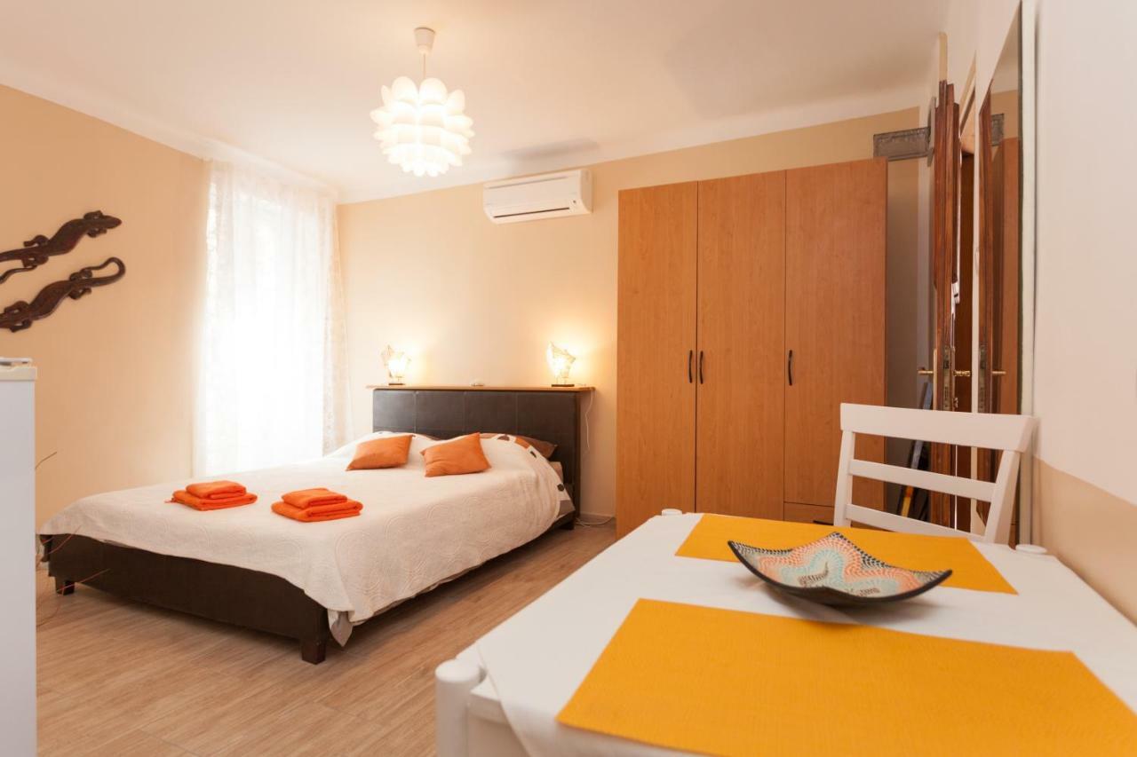 Nice Apartment In The City Center โรวีน ภายนอก รูปภาพ